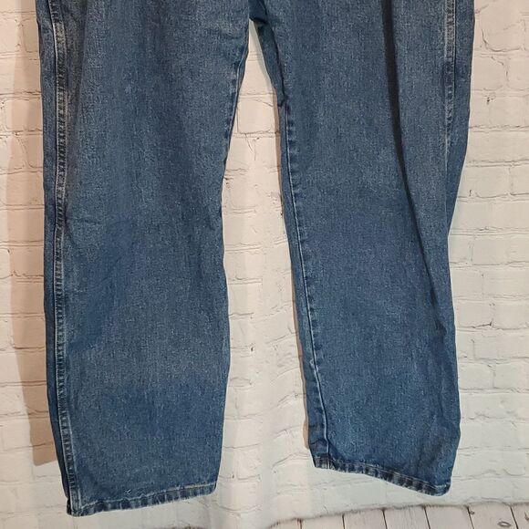 Men's big and tall rugged wear  Wrangler relaxed fit jeans - Picture 3 of 8